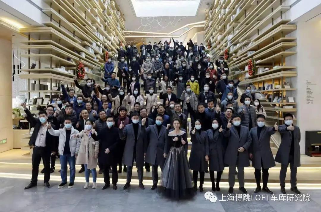 南充全国一百多人在华侨城汉口道6号参观研讨LOFT专利车库技术！